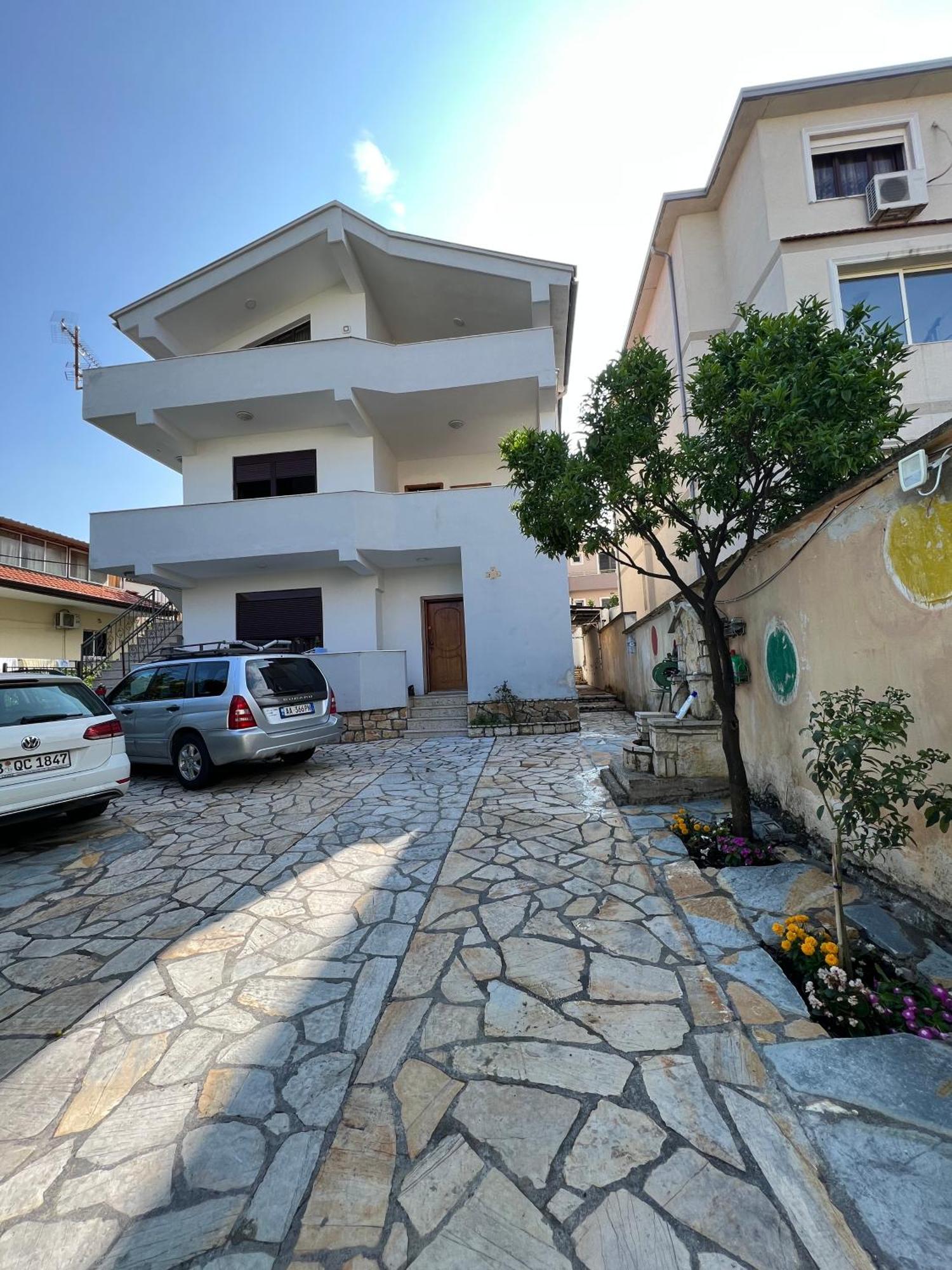 Villa Sokoli, Enjoy Sunset At This Spacious Apartment Tirana Exterior photo